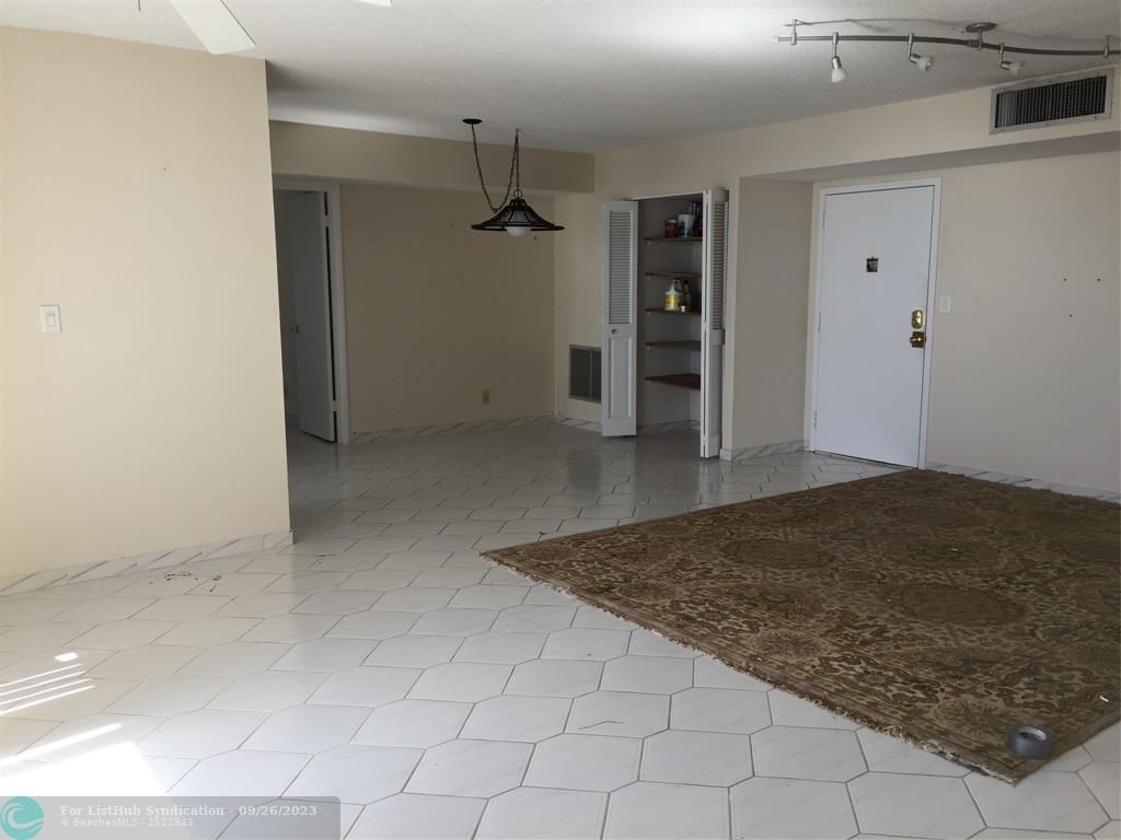 1237 S Hillsboro Mile - Photo 14