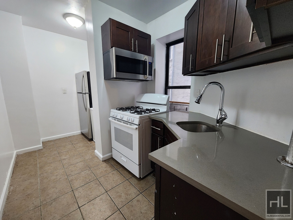 West 136 Street - Photo 4
