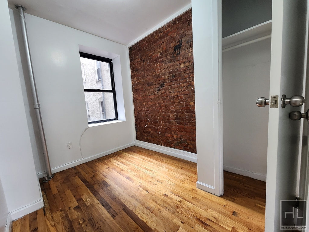 West 136 Street - Photo 0