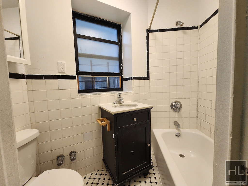 West 136 Street - Photo 6