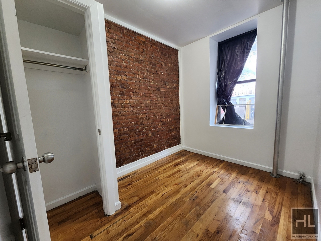 West 136 Street - Photo 1