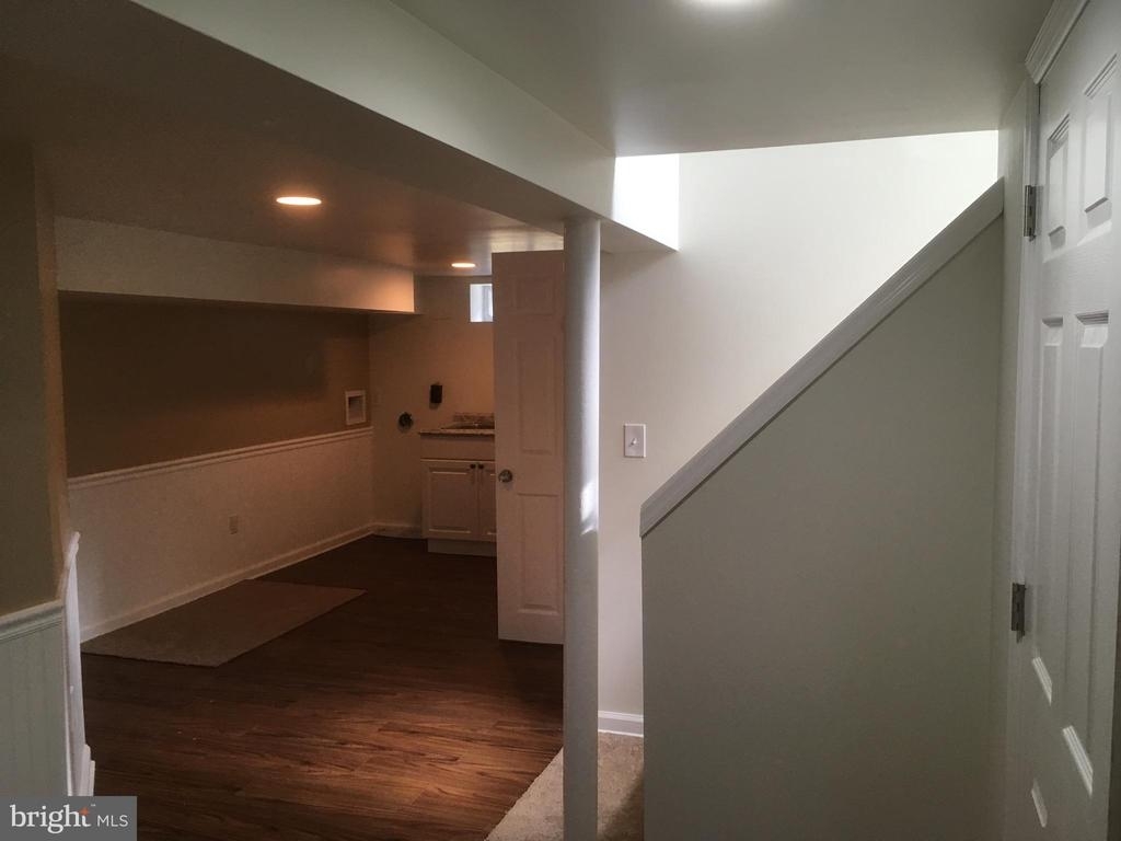 120 Green Ave - Photo 3