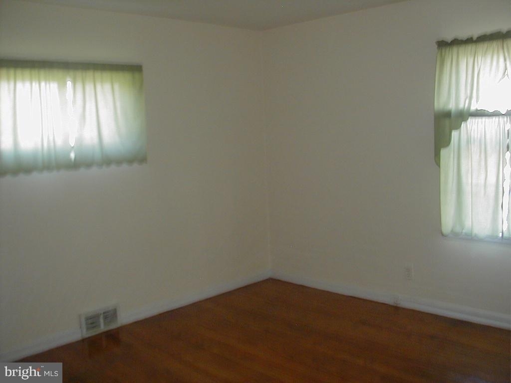120 Green Ave - Photo 6