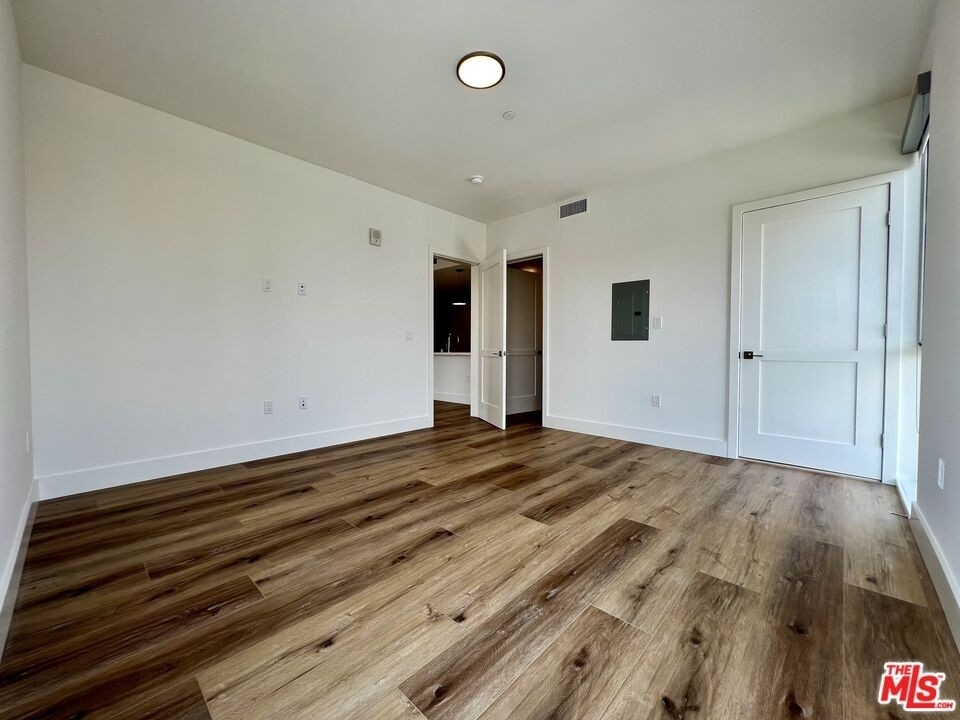 5801 Camerford Ave - Photo 7
