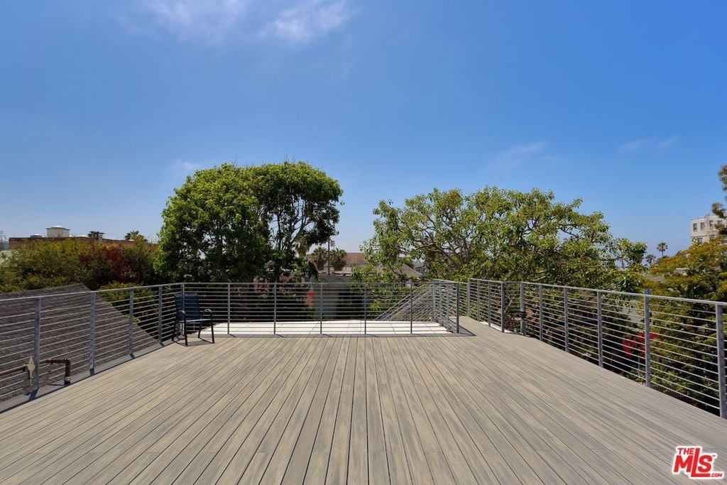 35 Ozone Ave - Photo 4