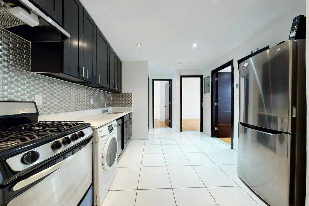 964 Amsterdam Avenue - Photo 1