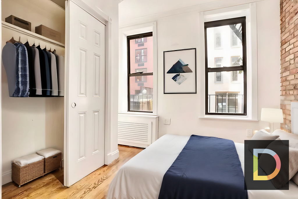 307 Mott Street - Photo 2