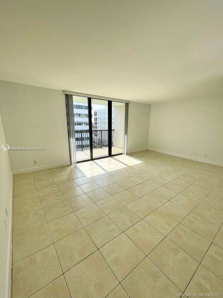 1800 Collins Ave - Photo 14