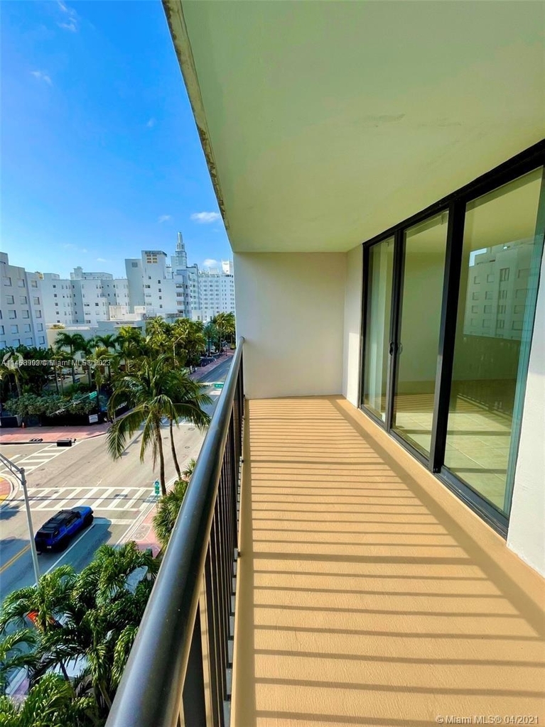 1800 Collins Ave - Photo 5