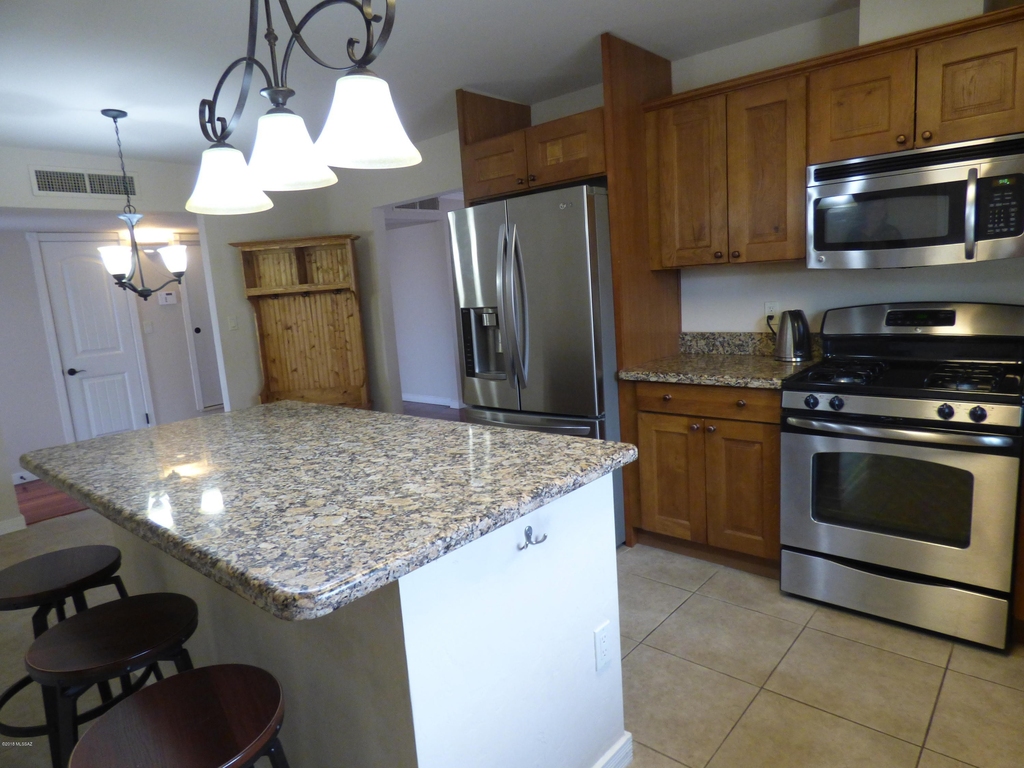 2101 S Hearthstone Avenue - Photo 8