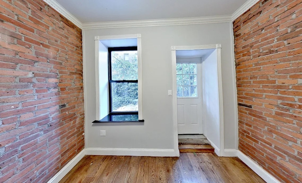 East 7th Street - Photo 2