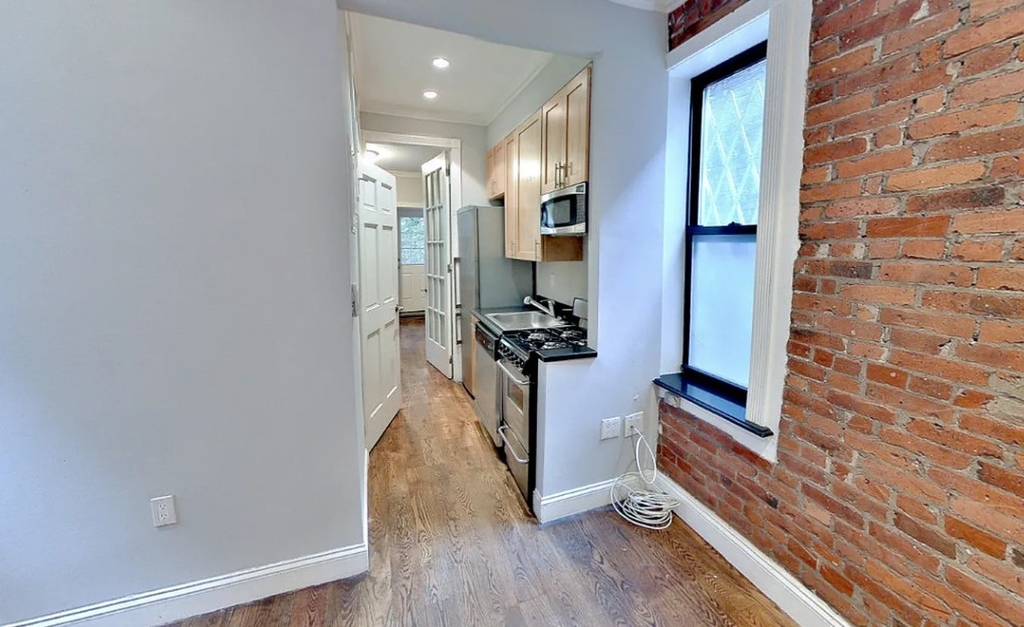 East 7th Street - Photo 0