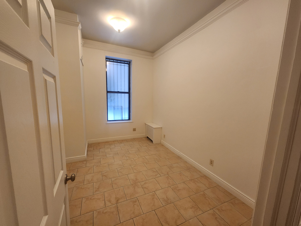 601 West 151st Street - Photo 4