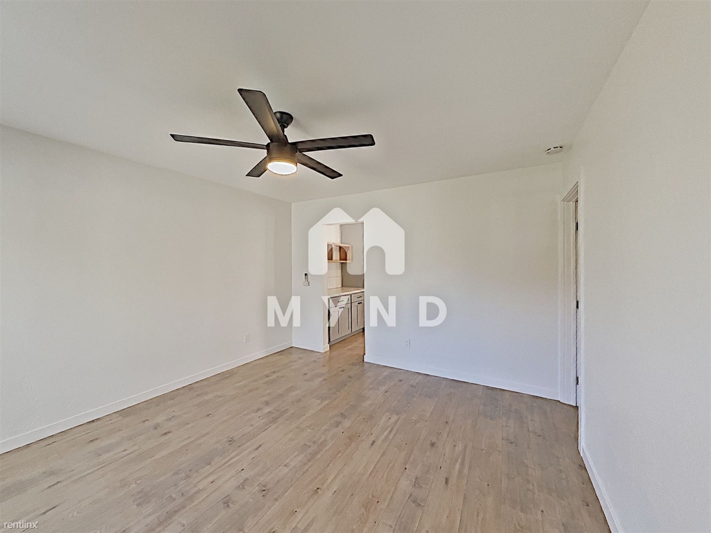 2112 30th St - Photo 1