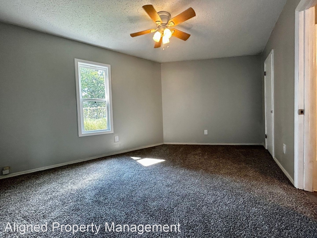 205 W Woodruff - Photo 2