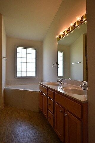 700 Clayvis Court - Photo 6