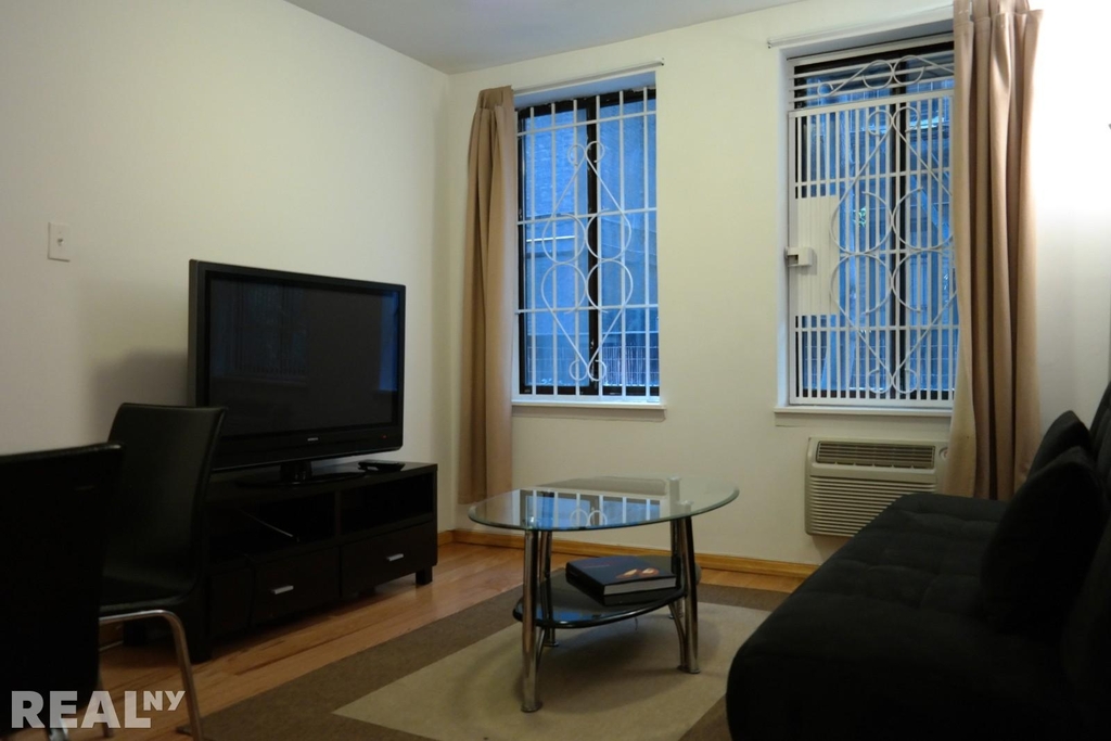 165 East 89th Street - Photo 5