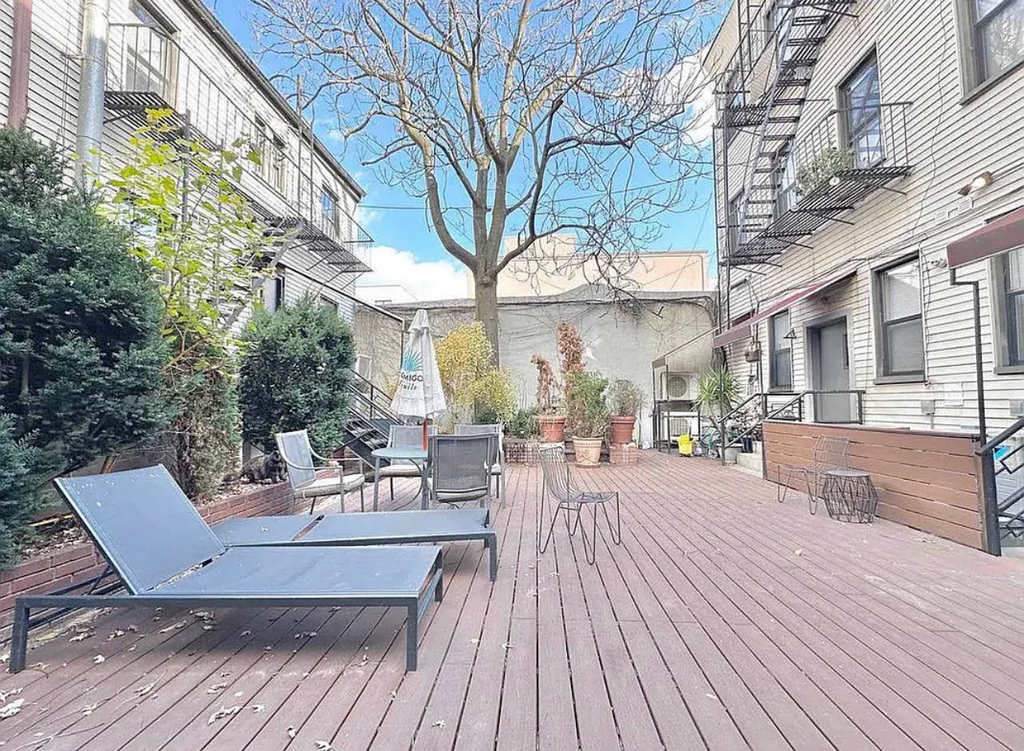 17 Devoe Street - Photo 4