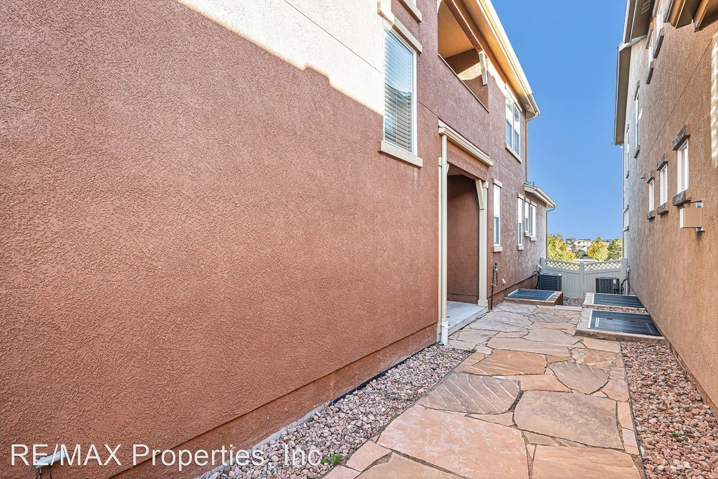 5574 Blue Moon Drive - Photo 24