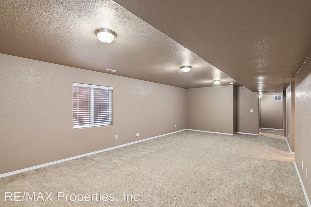 5574 Blue Moon Drive - Photo 12