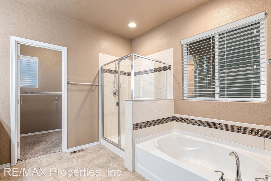 5574 Blue Moon Drive - Photo 5