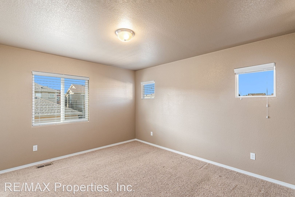 5574 Blue Moon Drive - Photo 18