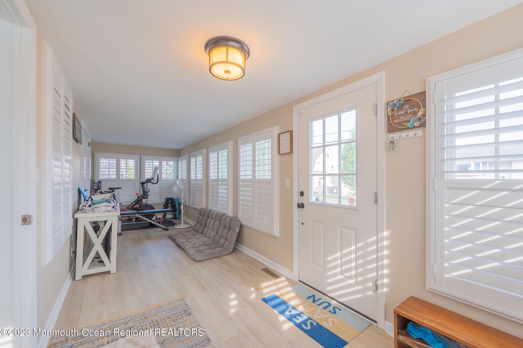 214 Atlantic Avenue - Photo 2