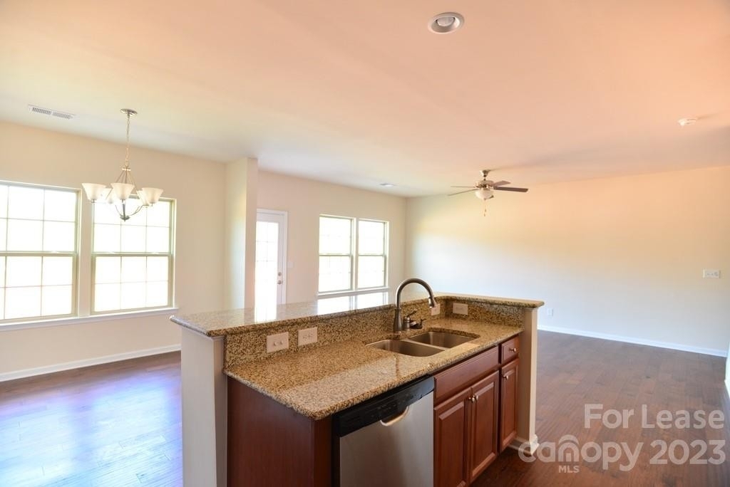 1842 Fleetwood Drive - Photo 5