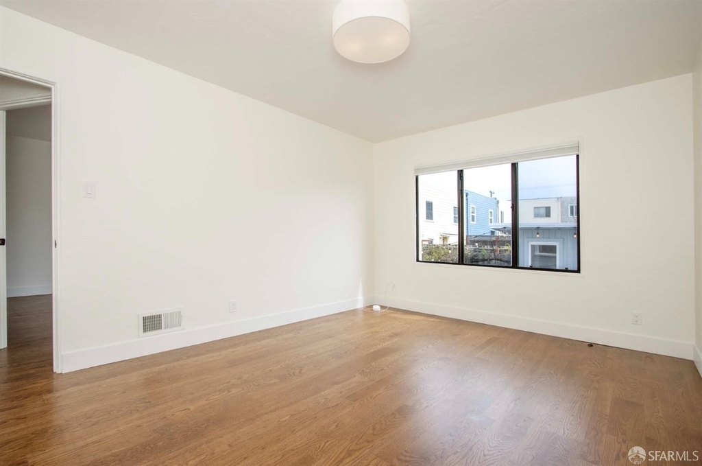 1910 45th Avenue - Photo 11