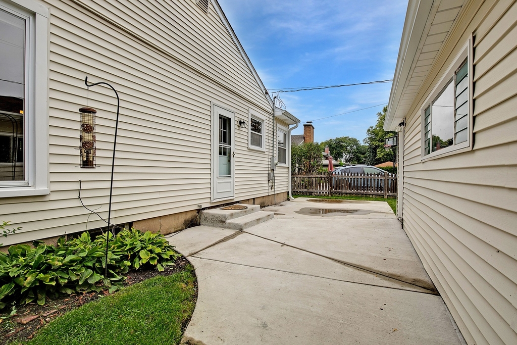 414 Drake Street - Photo 33