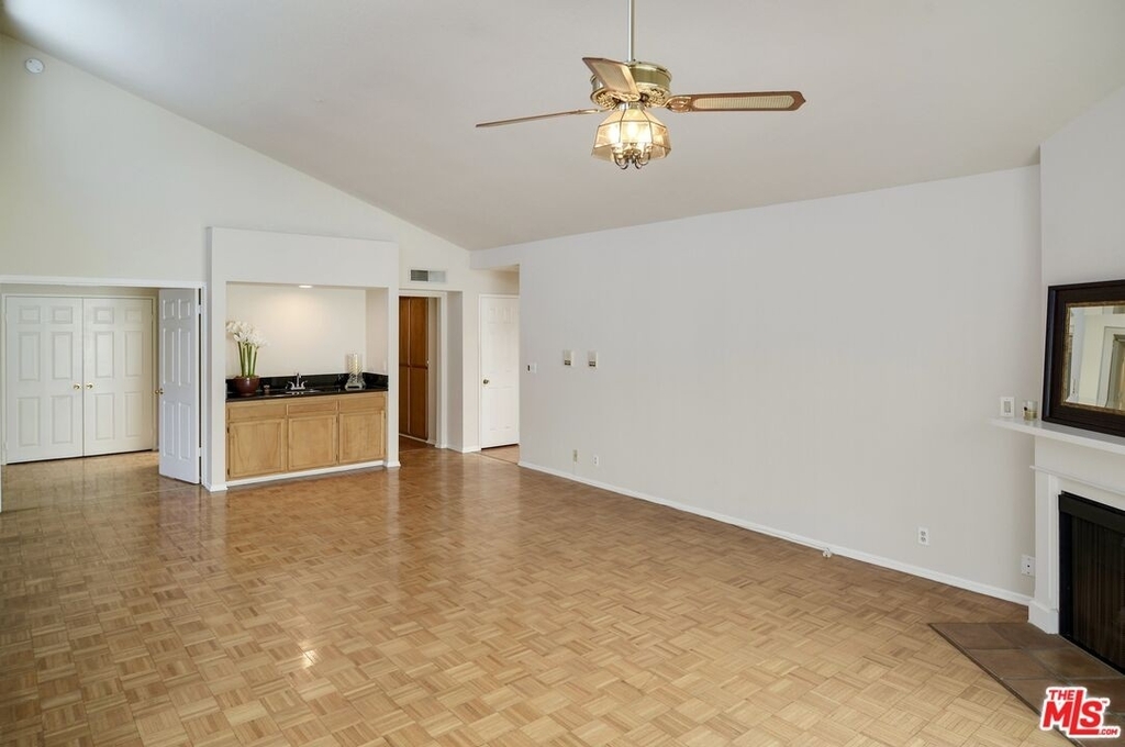 10641 Kinnard Ave - Photo 4