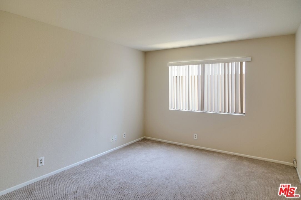 10641 Kinnard Ave - Photo 18