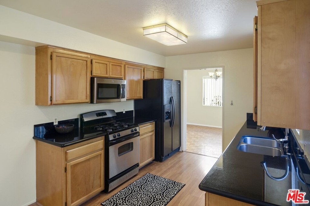 10641 Kinnard Ave - Photo 9