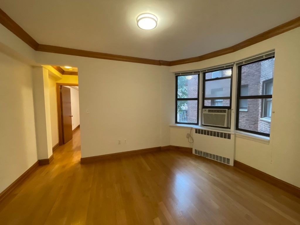 York Avenue - Photo 0