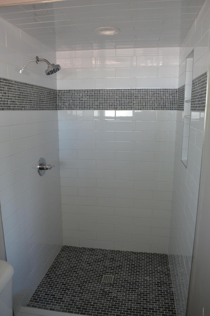 1049 E Northview Avenue - Photo 9