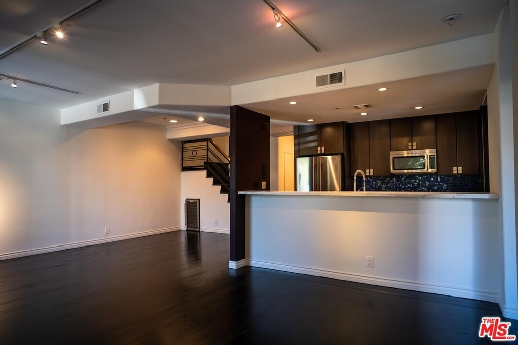 1351 N Curson Ave - Photo 4