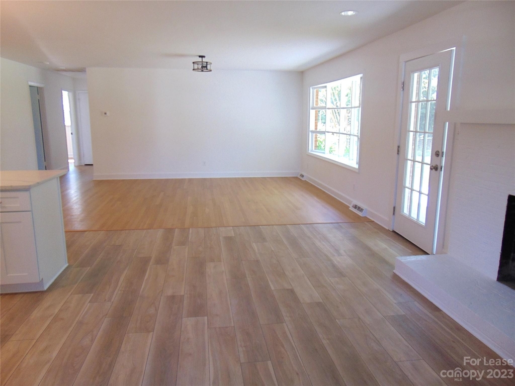 7500 Thorncliff Drive - Photo 2