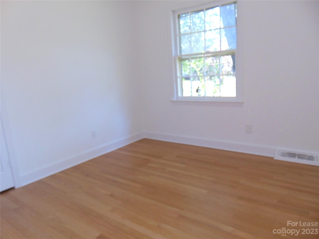 7500 Thorncliff Drive - Photo 10