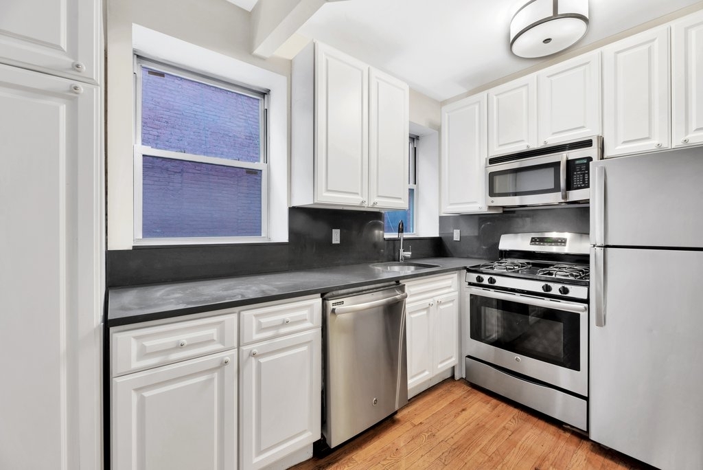 East 25th Street, Unit 3b - Photo 4