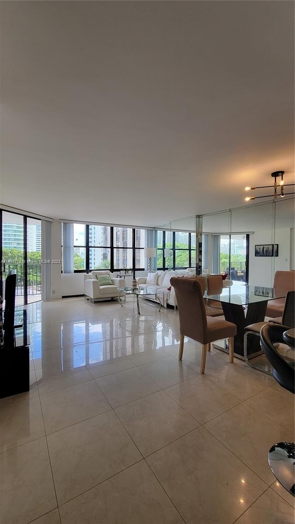 1901 Brickell Ave - Photo 2