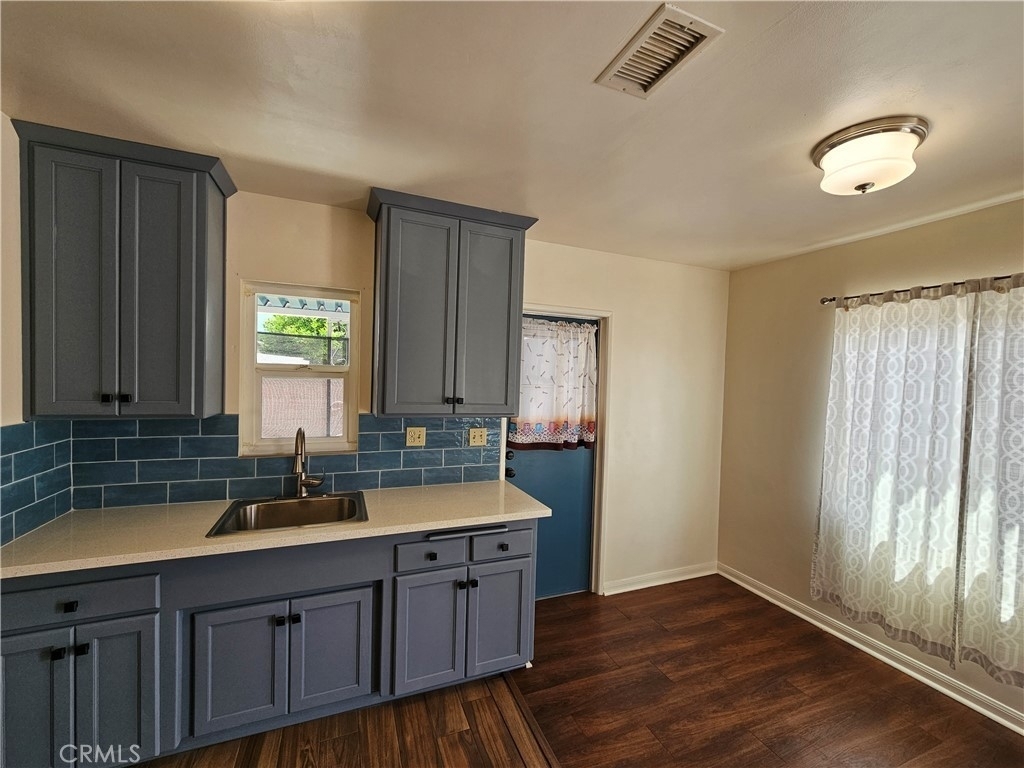 4601 Leonis Street - Photo 3