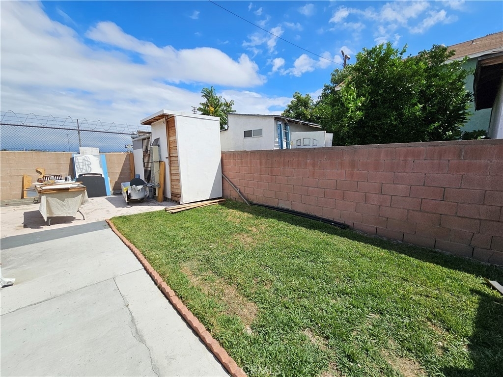 4601 Leonis Street - Photo 2