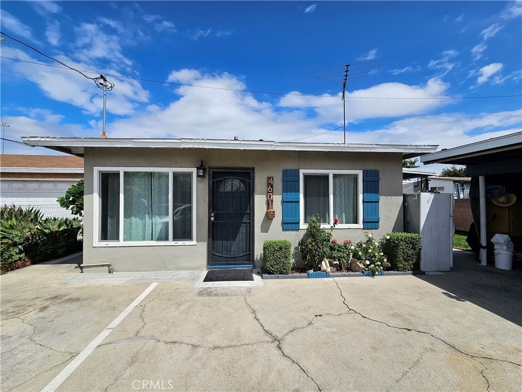 4601 Leonis Street - Photo 0