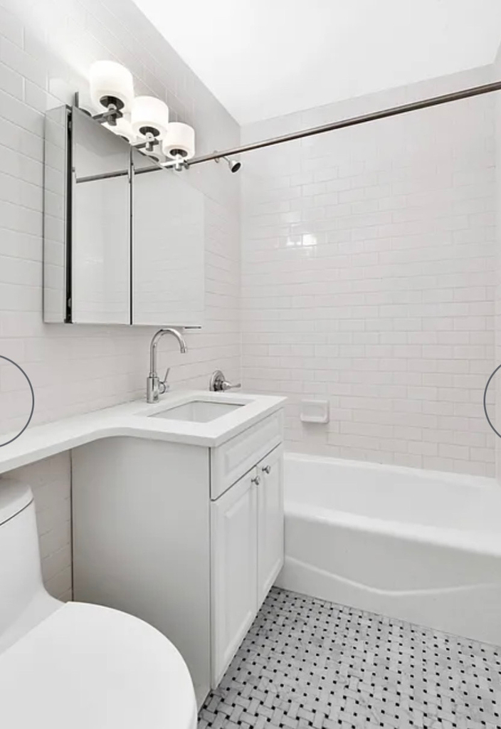 226 East 25th Street - Photo 3