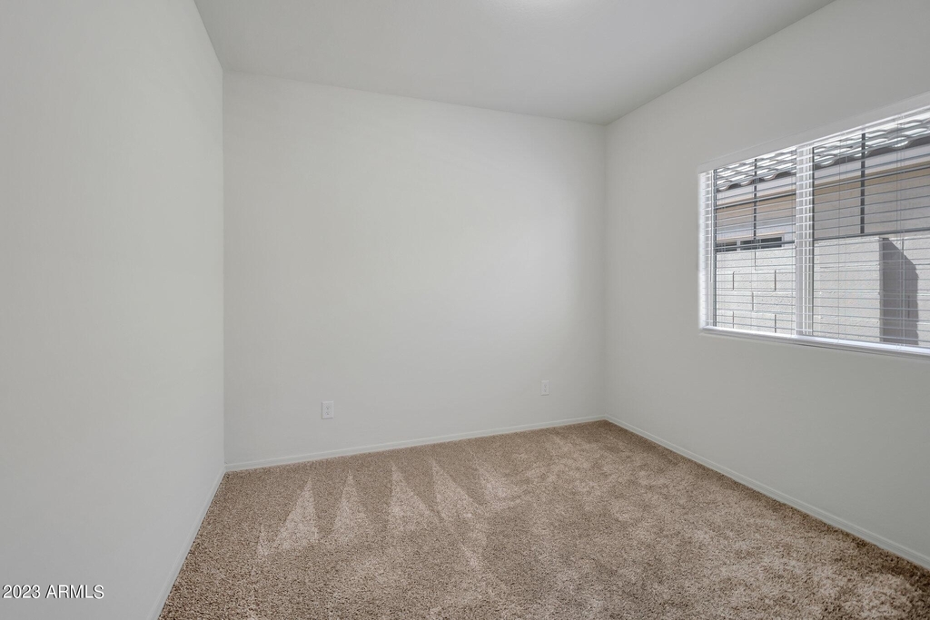 11215 W Bloch Road - Photo 11