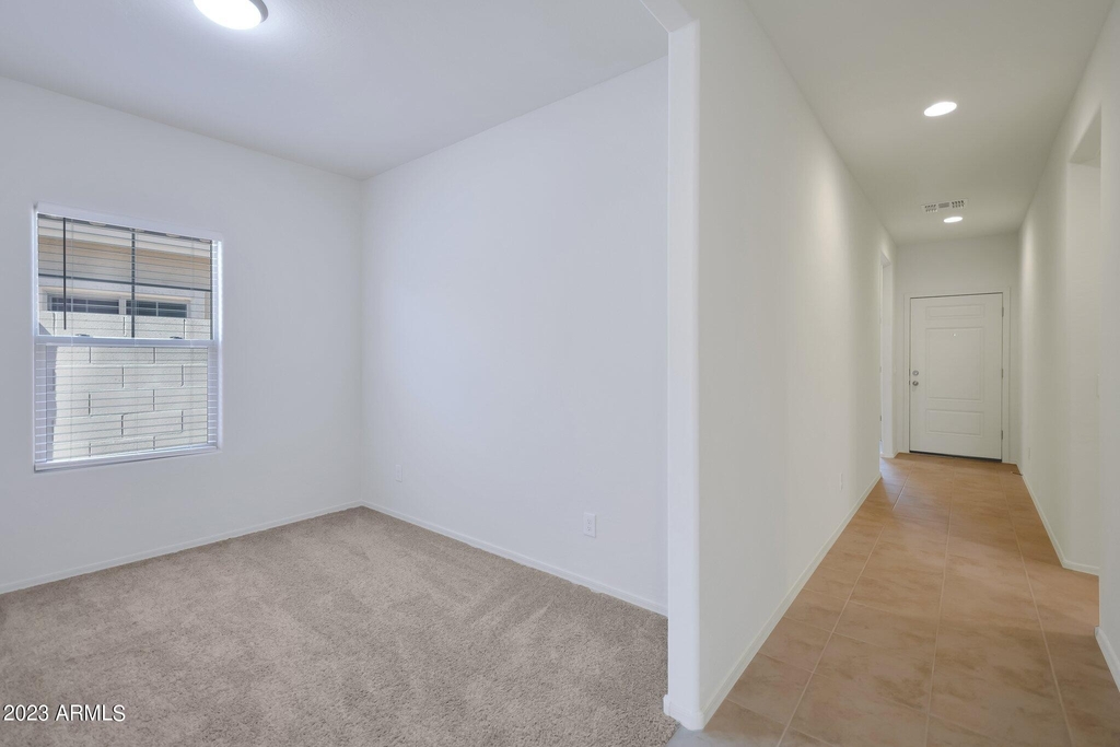 11215 W Bloch Road - Photo 10