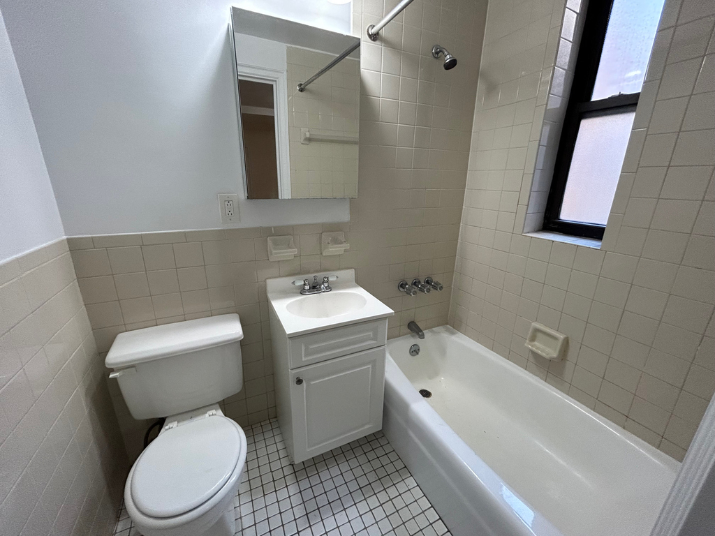Amsterdam Ave & 102nd St - Photo 5