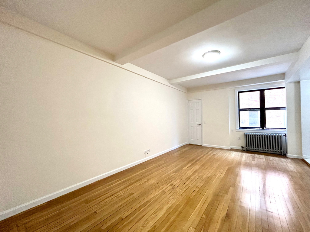 Amsterdam Ave & 102nd St - Photo 4