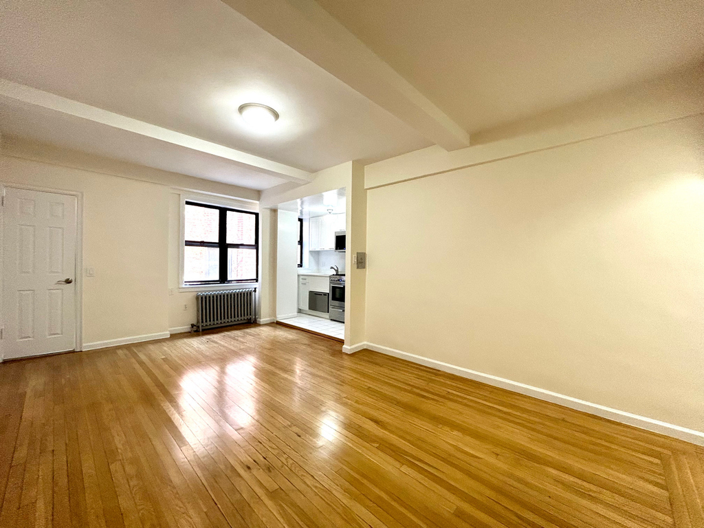 Amsterdam Ave & 102nd St - Photo 1