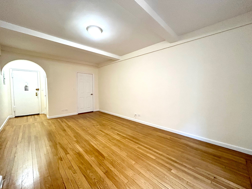 Amsterdam Ave & 102nd St - Photo 2